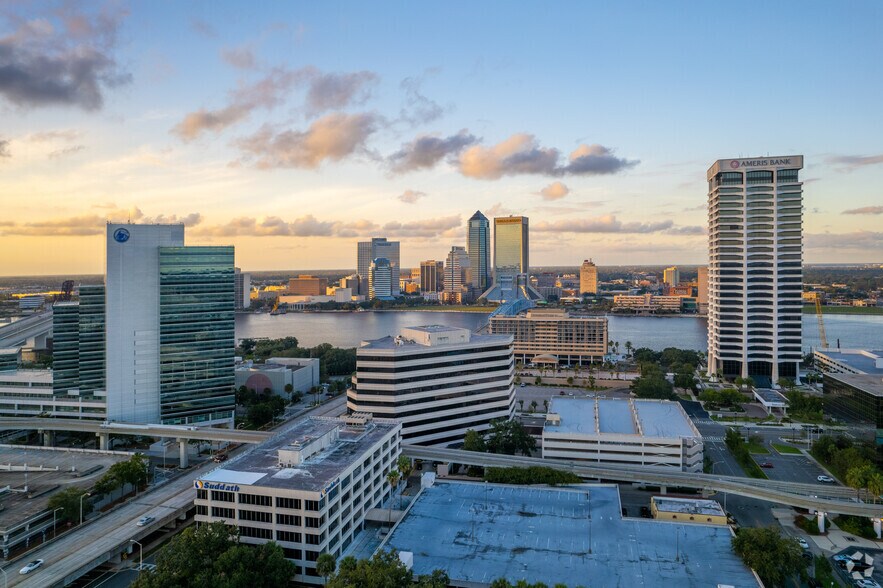 More Photos Of 1200 Riverplace Blvd, Jacksonville Office For Lease