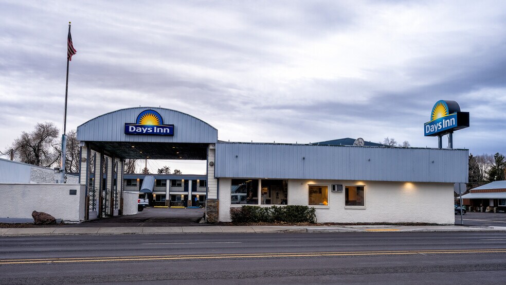 More Photos Of 577 W Monroe St, Burns Hotel For Sale
