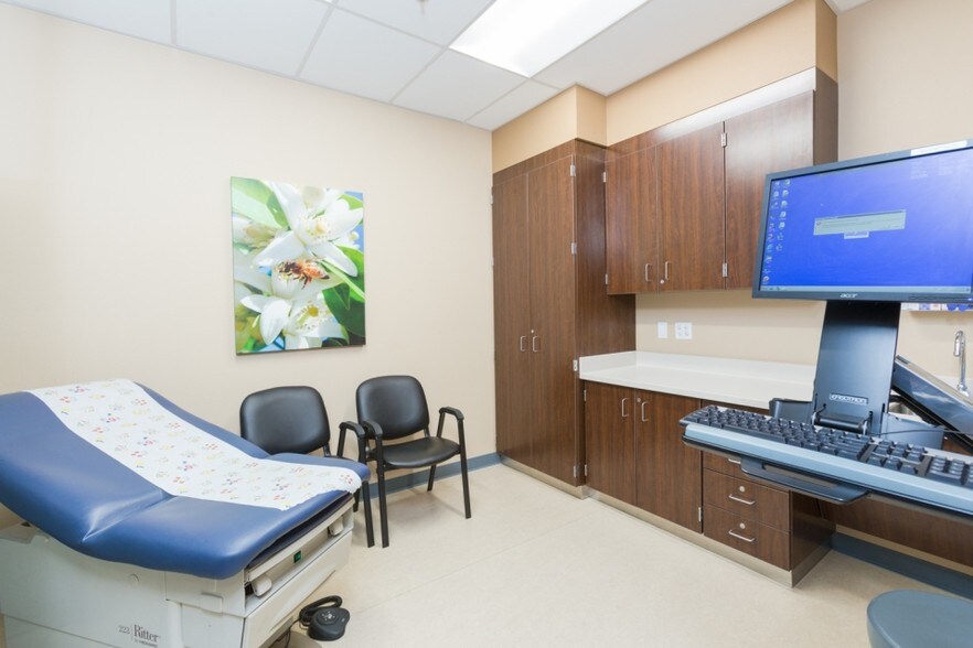 More Photos Of 3727 N 1st St, Fresno Medical For Sale