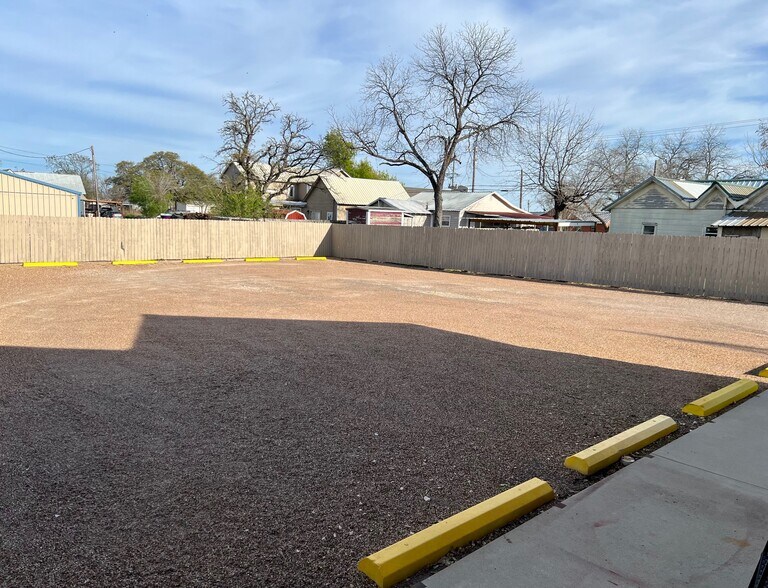 More Photos Of 306 N Austin St, Comanche Office For Sale