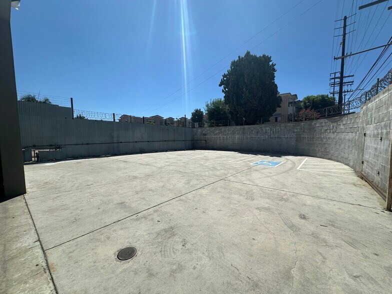 More Photos Of 3202-3206 Fletcher Dr, Los Angeles Warehouse For Lease