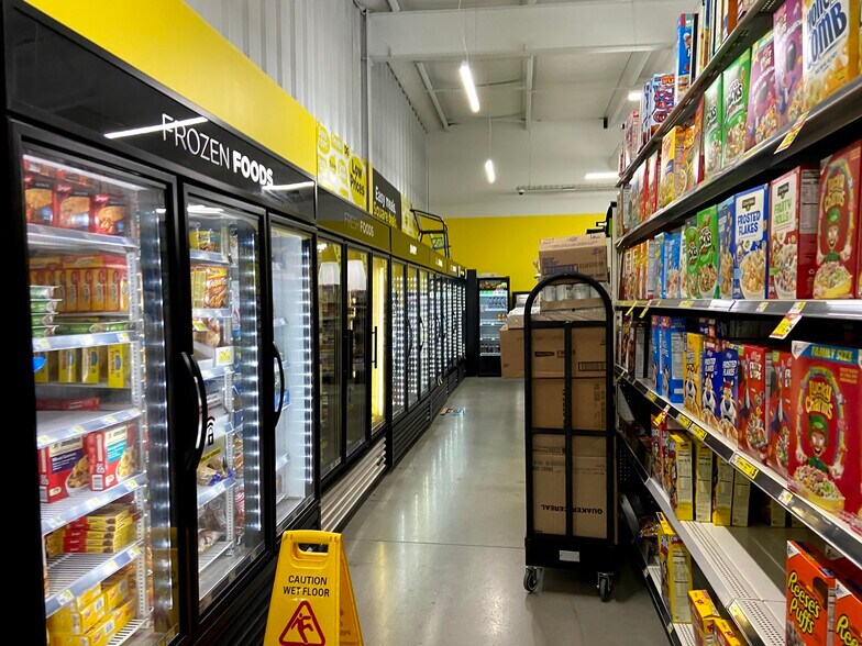 More Photos Of 205 Yarid St, Seneca Freestanding For Sale