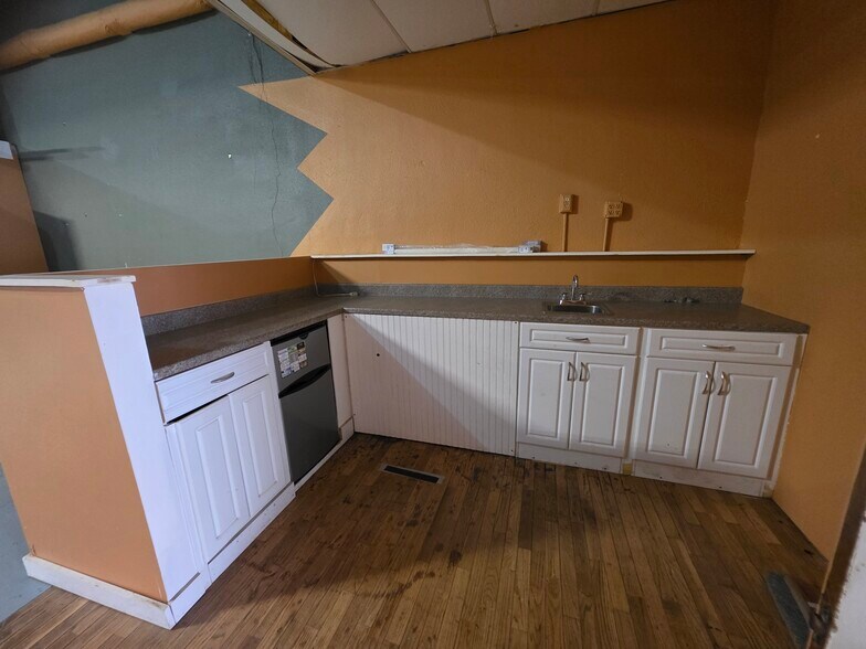 More Photos Of , Ellsworth General Retail For Sale