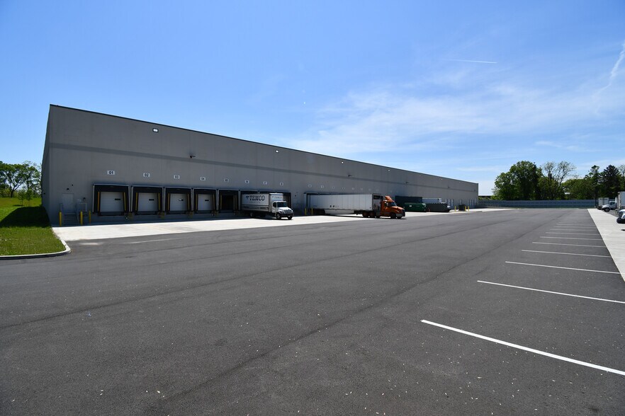 More Photos Of 124 Route 17K, Newburgh Distribution For Lease