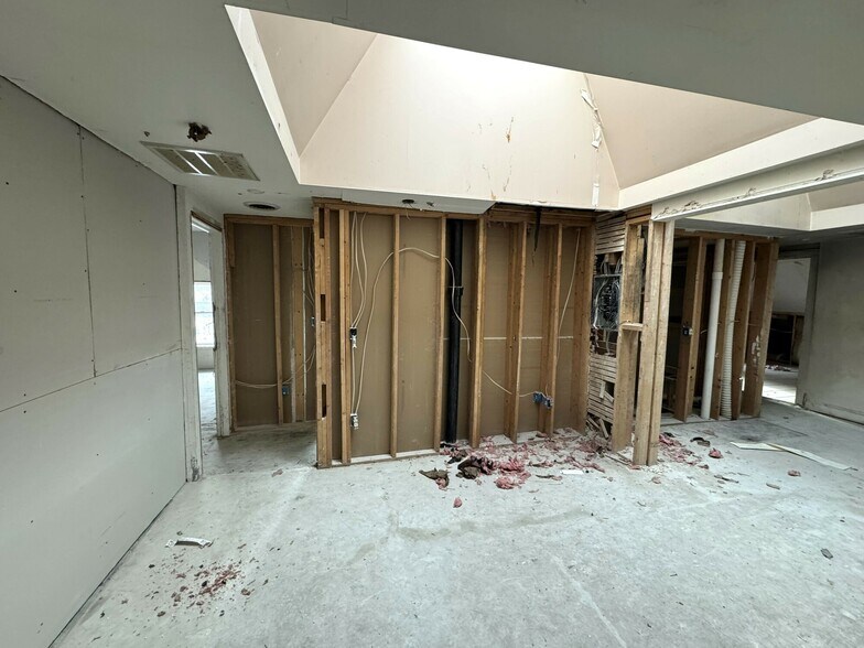 More Photos Of 17 Thorp St, Binghamton Apartments For Sale