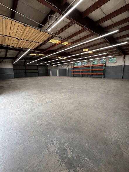 More Photos Of 75 Industrial Blvd, Eastman Showroom For Sale