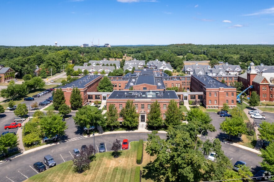 More Photos Of 16 Chestnut St, Foxborough Office For Lease