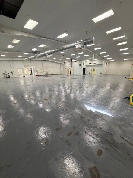 More Photos Of 150 E 400 N, Salem Manufacturing For Lease