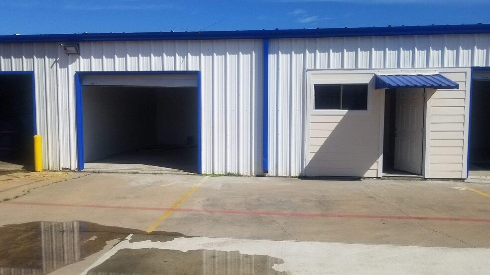 More Photos Of 2710 Shaver St, Pasadena Warehouse For Sale