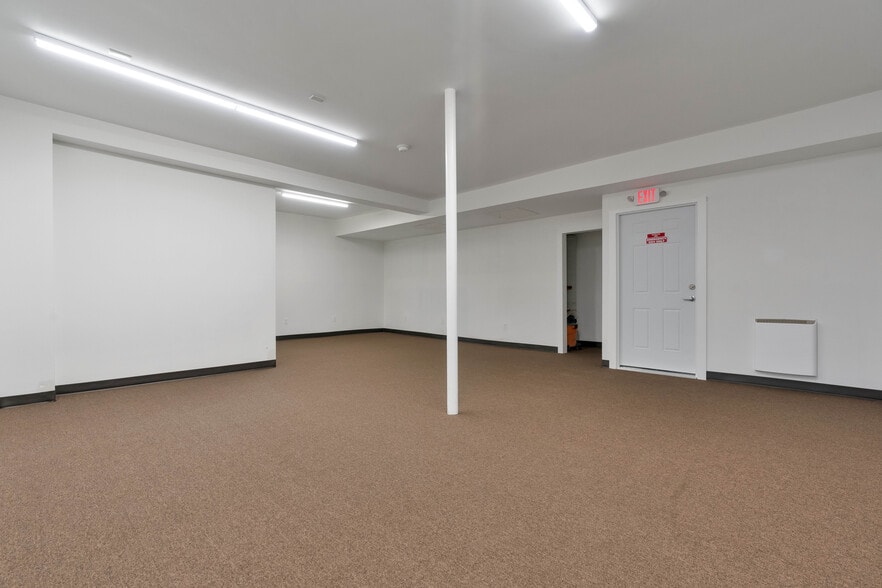 More Photos Of 924 Main St, Waterboro General Retail For Lease