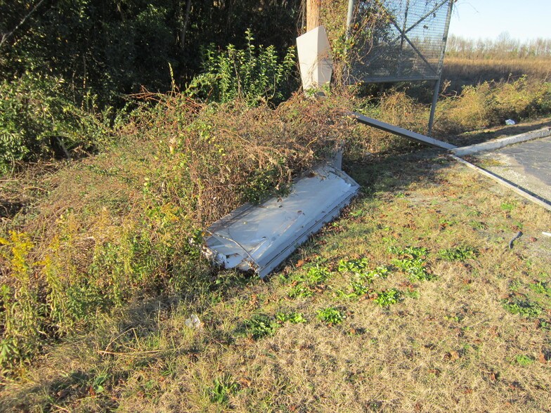 More Photos Of 2301 Lackey St, Lumberton Convenience Store For Sale