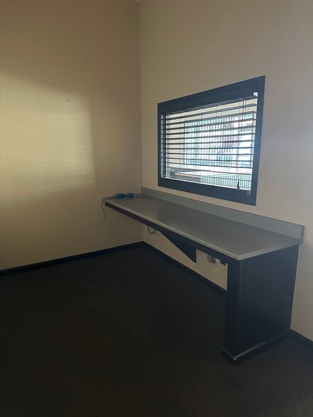 More Photos Of 305 W Arbor Vitae St, Inglewood Unknown For Lease