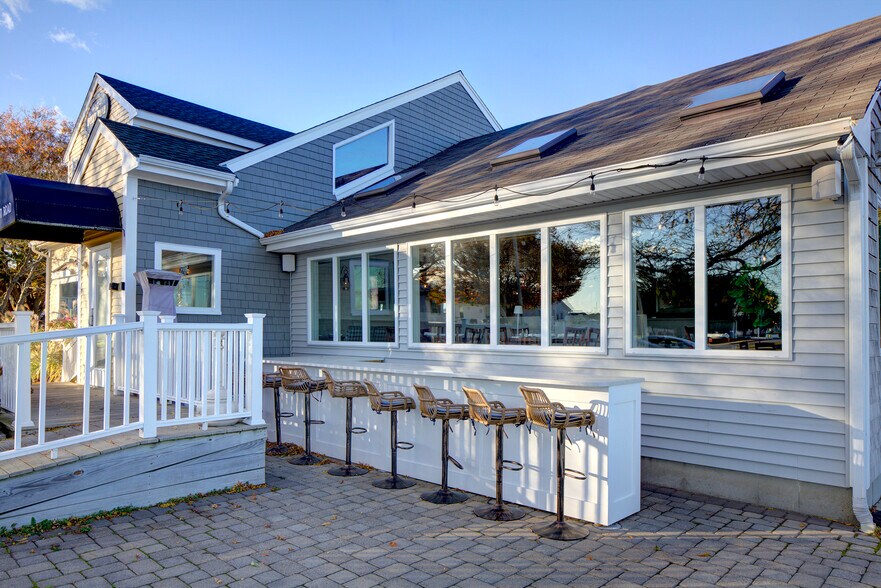 More Photos Of 15 Point Rd, Portsmouth Restaurant For Sale