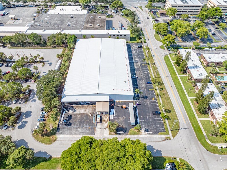 More Photos Of 198 Lock Rd, Deerfield Beach Warehouse For Lease