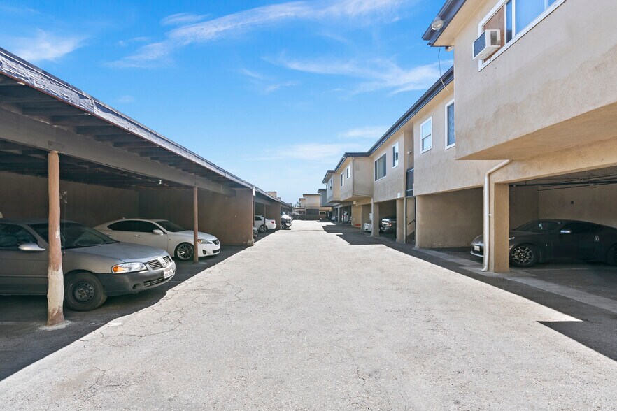 More Photos Of 21921 Lanark St, Canoga Park Apartments For Sale