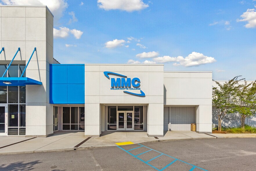 More Photos Of 8085 Rivers Ave, North Charleston Office For Lease