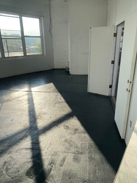 More Photos Of 60 Dickerson St, Newark Light Manufacturing For Lease