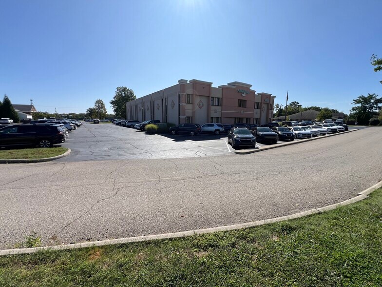 More Photos Of 7655 Five Mile Rd, Cincinnati Medical For Sale