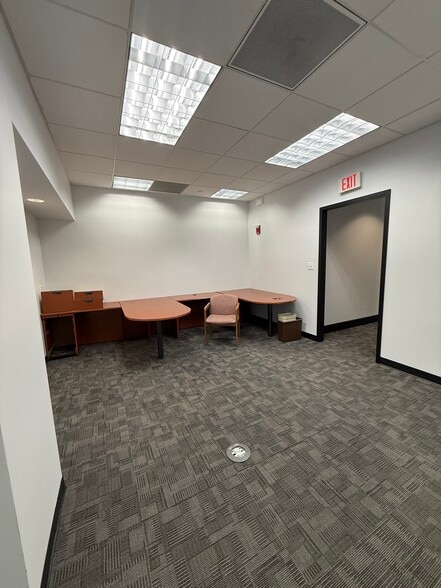More Photos Of 700 Washington St, Columbus Office For Lease