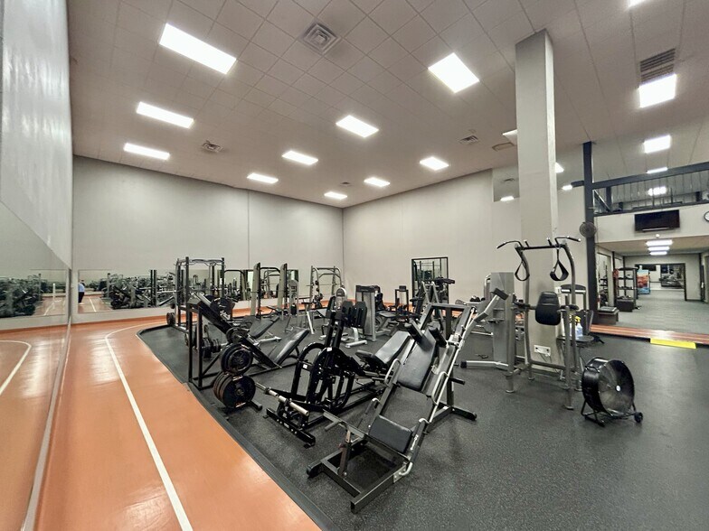 More Photos Of 1917 W Pioneer Pky, Arlington General Retail For Sale