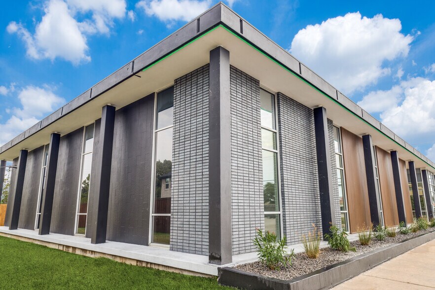 More Photos Of 2824 Valley View Ln, Farmers Branch Medical For Lease