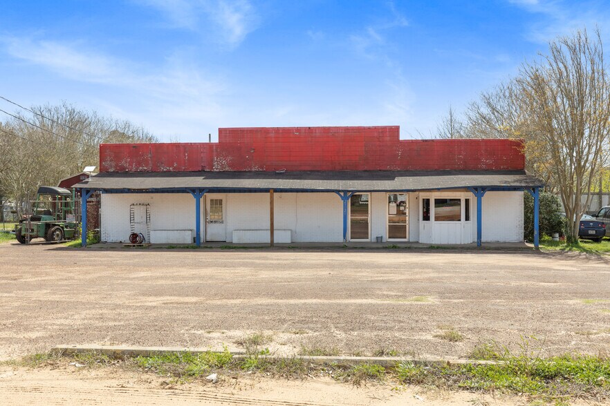 More Photos Of 21120 Highway 105, Cleveland Storefront For Sale