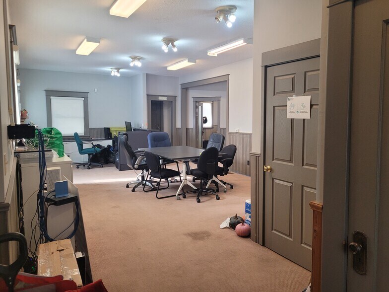 More Photos Of 23 Scugog St, Clarington Office For Sale