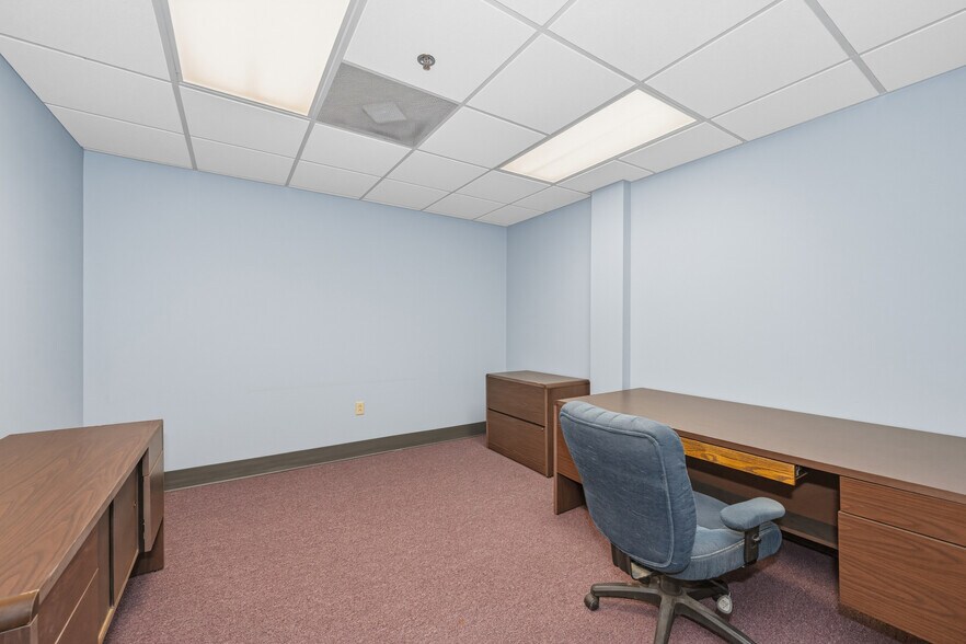 More Photos Of 931 Sweeney Dr, Hagerstown Flex For Lease