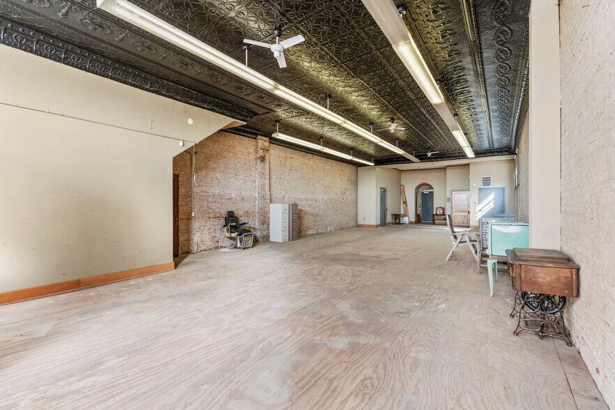 More Photos Of 2510 E 85th St, Kansas City Flex For Sale