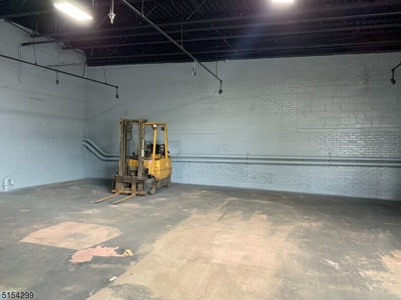 More Photos Of 433-435 Adams St, Newark Warehouse For Sale