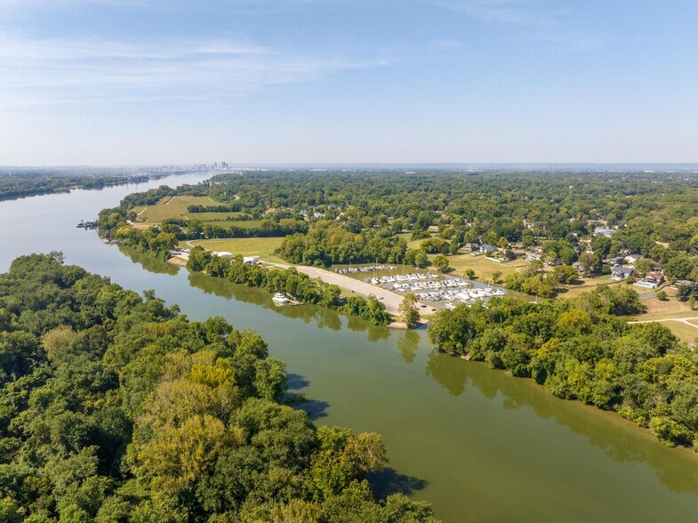 More Photos Of 4000 Utica Pike, Jeffersonville Marina For Sale