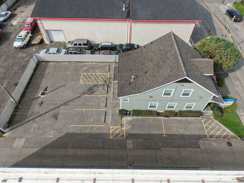 More Photos Of 137 Hall Ave, Coos Bay Office For Sale