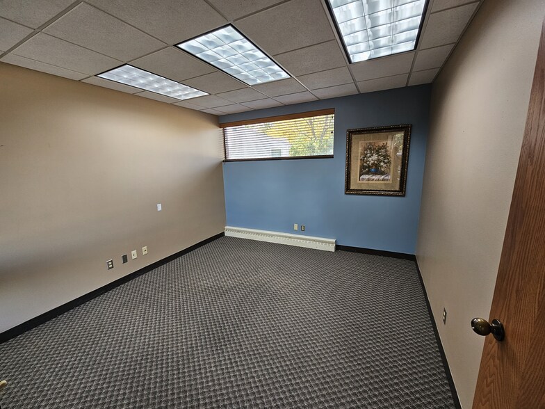 More Photos Of 1093 Appleton Rd, Menasha Office For Sale