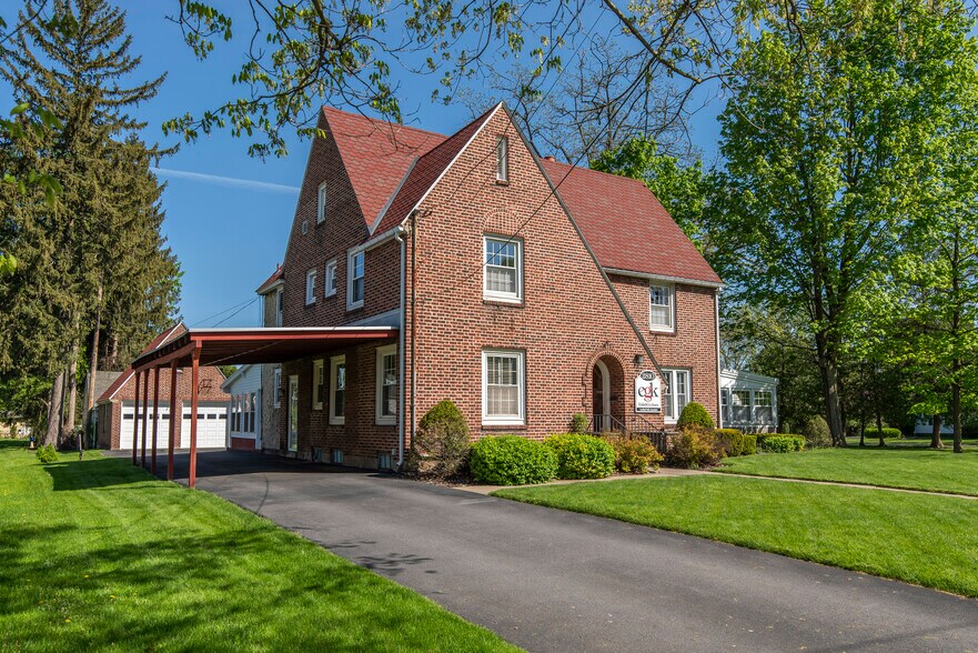 More Photos Of 2810 Genesee St, Utica Office For Sale