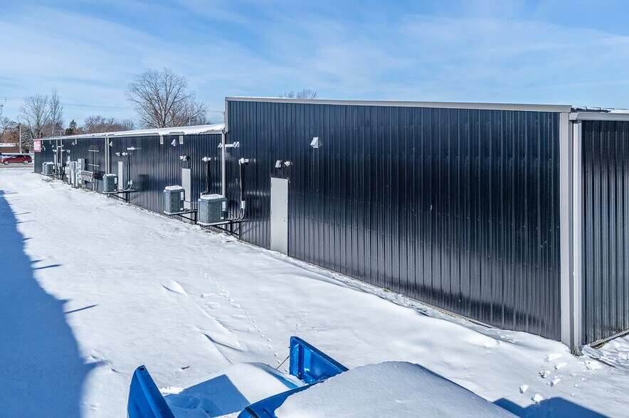 More Photos Of 1186 N Shawano St, New London General Retail For Lease