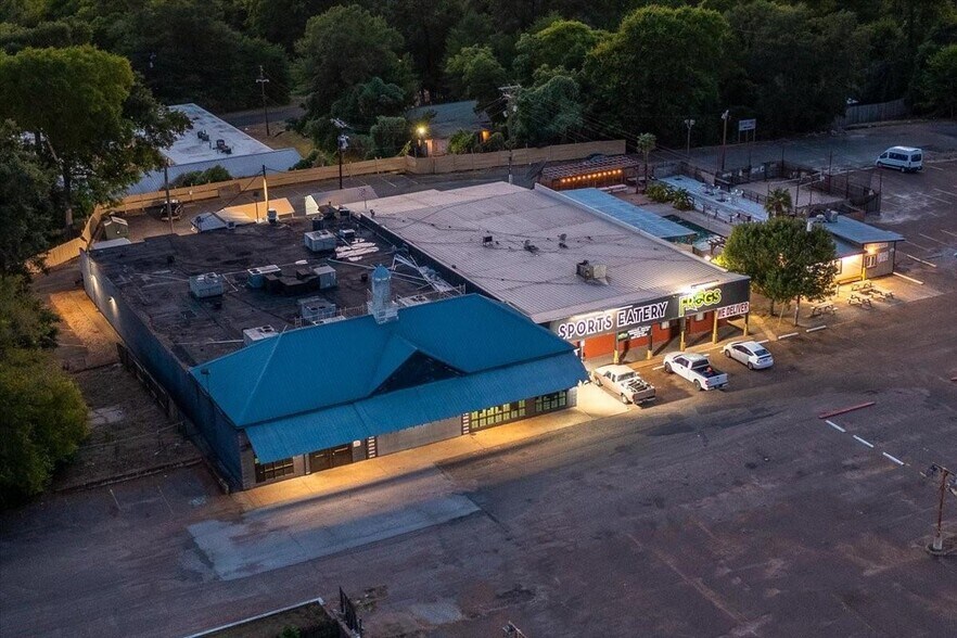 More Photos Of 1507 North St, Nacogdoches Bar For Sale