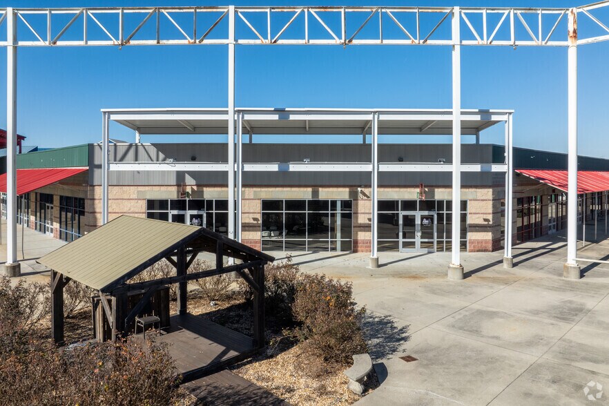 More Photos Of 4500 Splash Adventure Pky, Bessemer General Retail For Sale