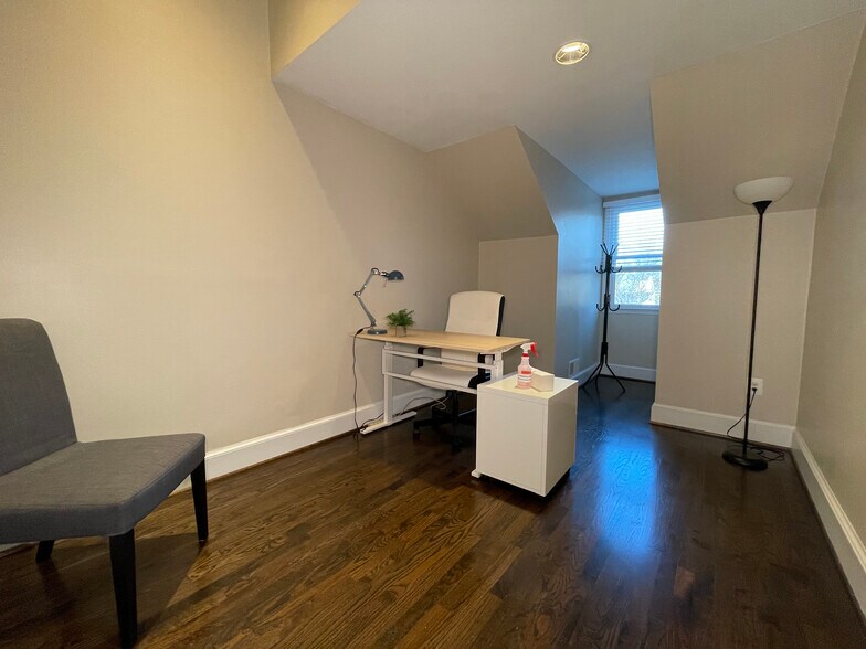 More Photos Of 123 N Henry St, Alexandria Office For Lease