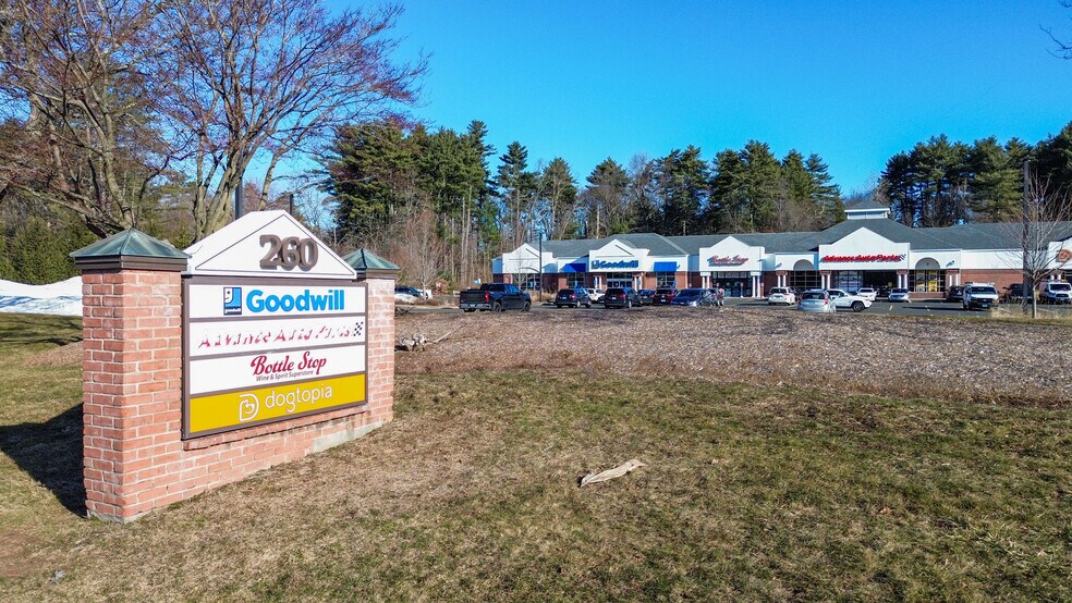 More Photos Of 260 W Main St, Avon Freestanding For Lease