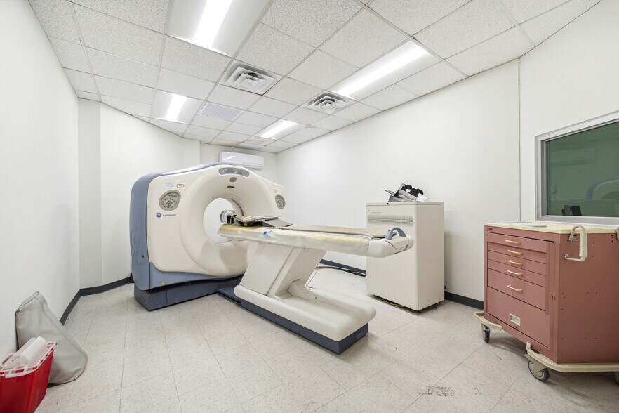 More Photos Of 19007 Highway 59 N, Humble Medical For Sale