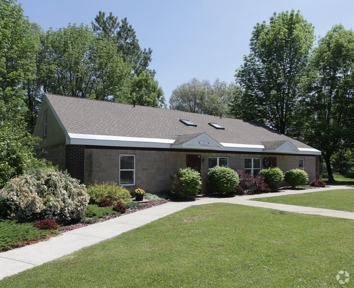 Primary Photo Of 667 Bay Rd, Queensbury Office For Lease