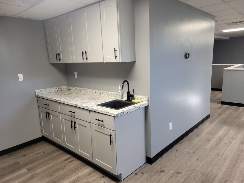 More Photos Of 160 Commack Rd, Commack Medical For Lease