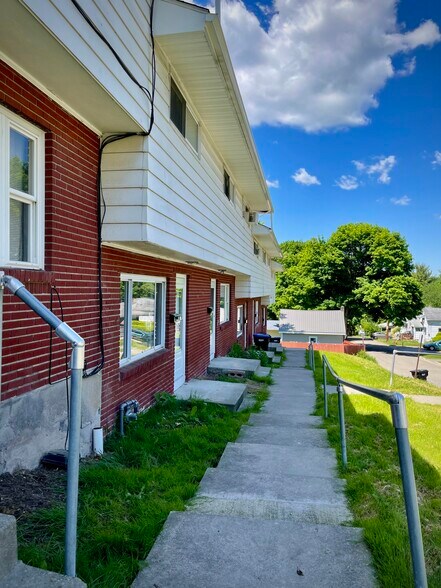 More Photos Of 101 Hooper Rd, Endicott Apartments For Sale