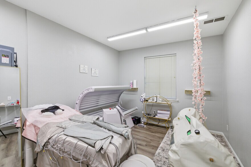 More Photos Of 901 W Wall St, Grapevine Medical For Lease