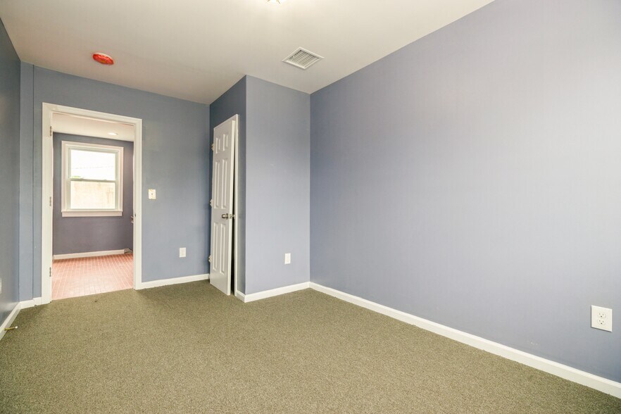 More Photos Of 250 Warren St, Beverly Storefront Retail Residential For Sale