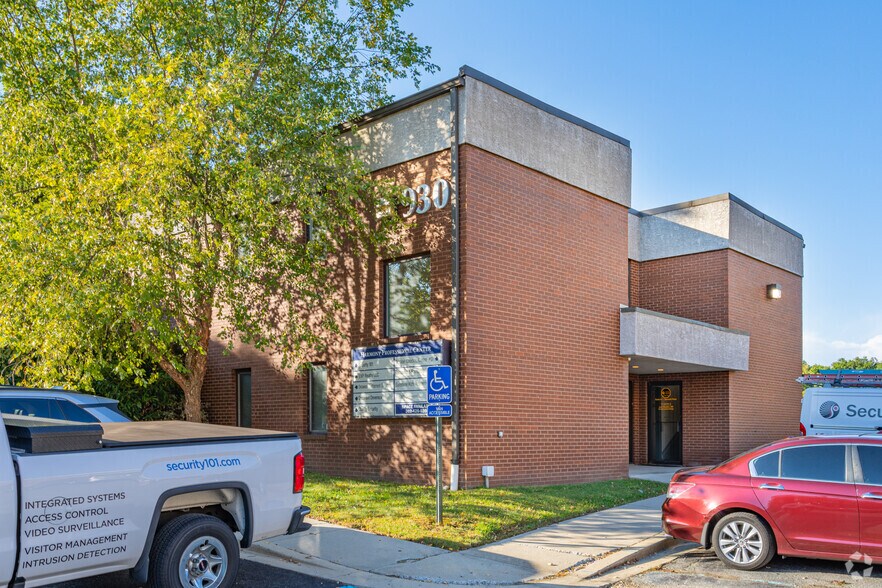 More Photos Of 930 E Old Harmony Rd, Newark Office For Lease
