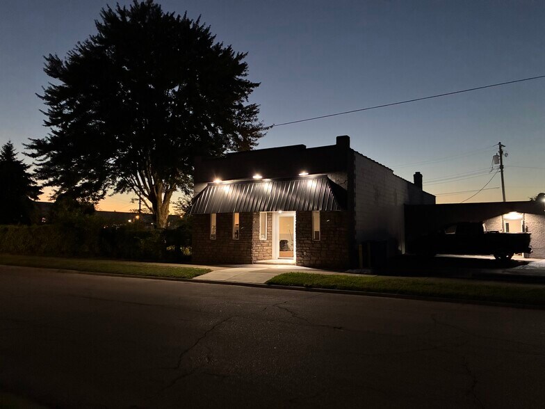 More Photos Of 10118 Eagle St, Dearborn Industrial For Sale