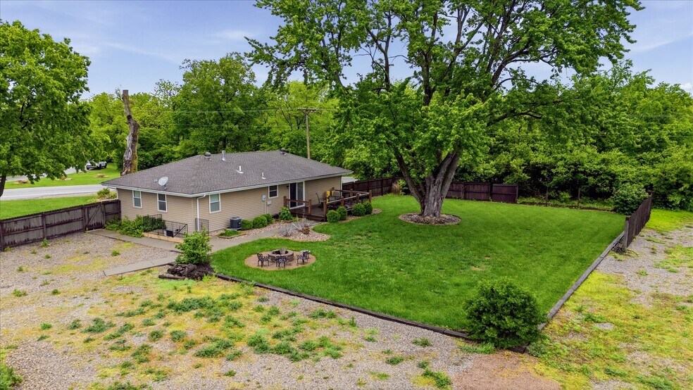 More Photos Of 2450 NW Lowenstein Dr, Lee's Summit Flex For Sale