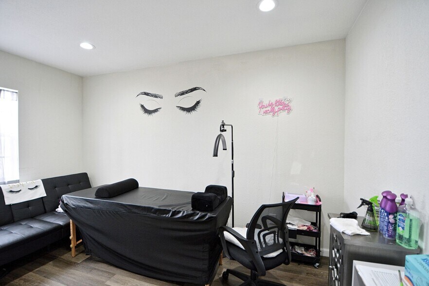 More Photos Of 100 Schertz Pky, Schertz Freestanding For Sale