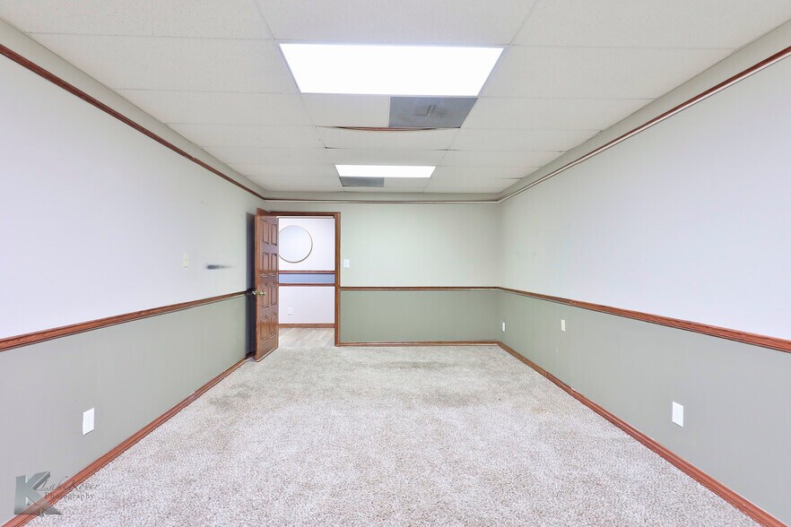 More Photos Of 318 Cedar St, Abilene Storefront Retail Office For Sale